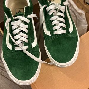 Vans Green and White old Skool Sneakers perfect for the holidays!